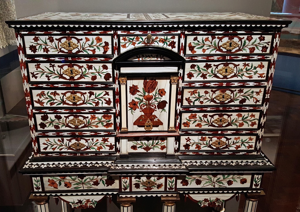 Cabinet on Stand, Paris